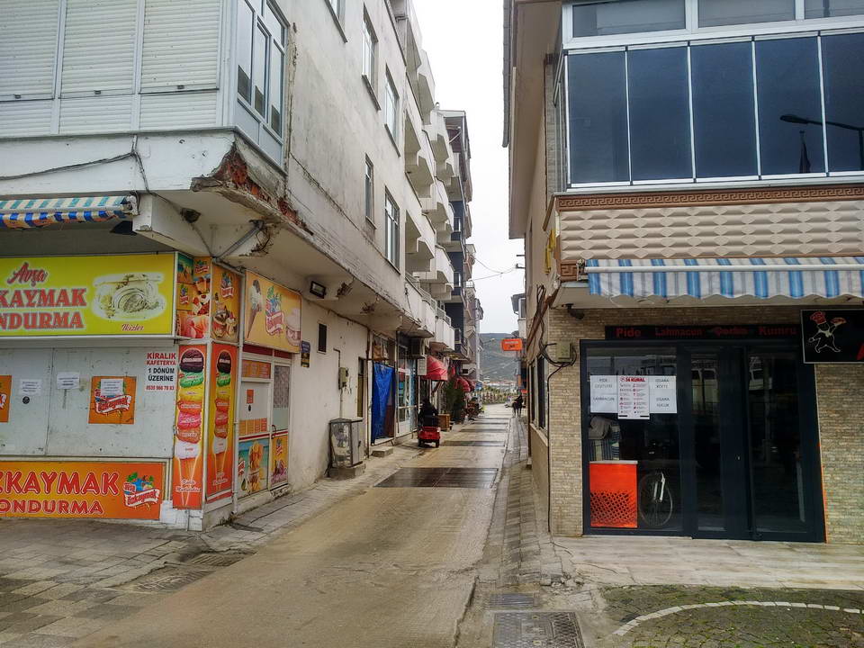 Avşa iskele yol çalışması.